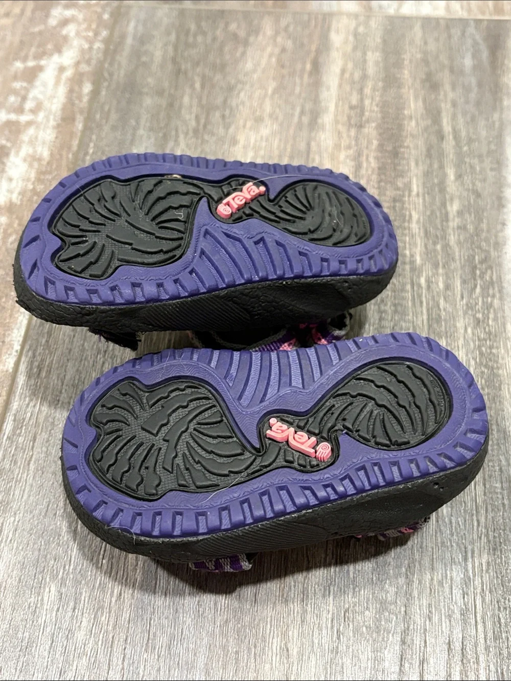 Teva sandals purple fish print size 2/3 infant
